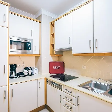 Hotel apartamentowy Grand Muthu Do Vale 5*